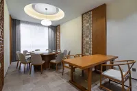 Floral Banlan Hotel (WuyuanCentral Cultural Square Branch) - parking