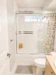 Cozy and Homey 2 BR Suite - baignoire