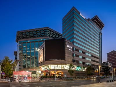Beijing New World Centre Tongpai Hotel