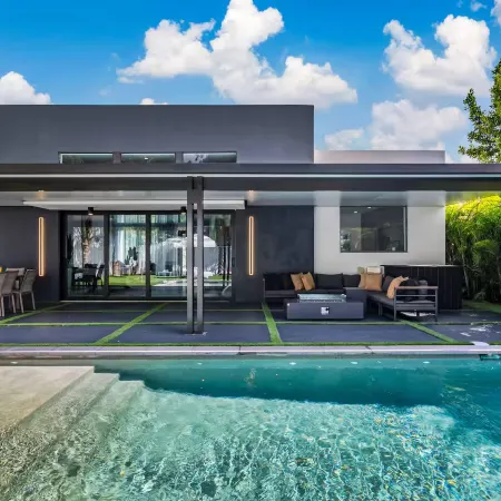 Modern Villa with Pool | BBQ | Putting Green