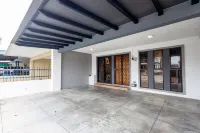 Yenny Cottage | WiFi | Canning | 2 parking|SmartTV by VCR - Villalar