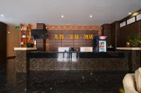 Jiuding Fashion Hotel (Sanmenxia Vocational and Technical College) - parking