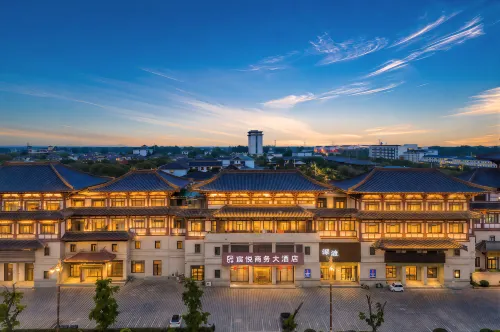 Chenyue Business Grand Hotel (Linyi Yinan Zhisheng Hot Spring Tourist Resort) - Parkering