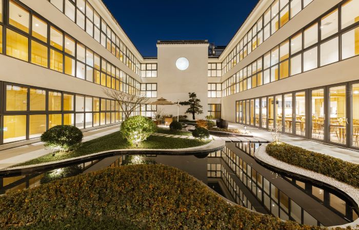 Moon Yard Hotel