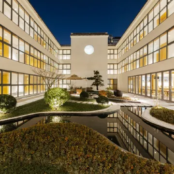 Moon Yard Hotel