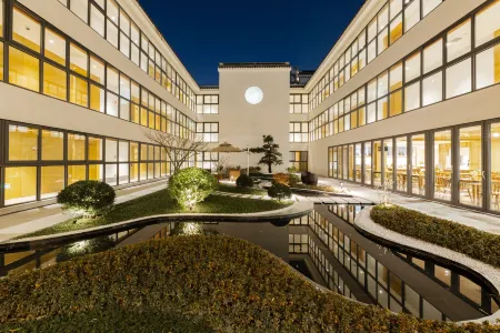 Moon Yard Hotel Отели рядом с достопримечательностью «Yongning Bridge»