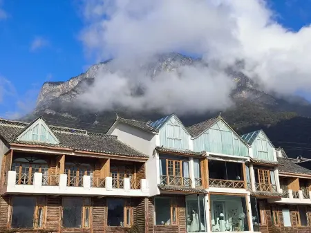 Cloud Chaser's Starry Lake Retreat (Luguhu Nise Pier) Отели рядом с достопримечательностью «Lover Tree»