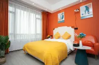 Xiyue Cinema Apartment (Changzhou North Railway Station)