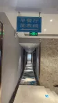 Quxian Xinyuan Business Hotel