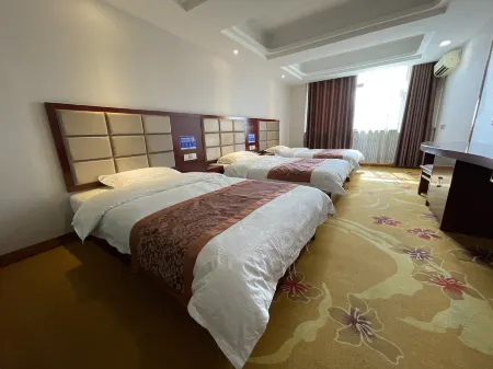 Colorful Danxia Tianyuan Hotel (Linze Railway Station)