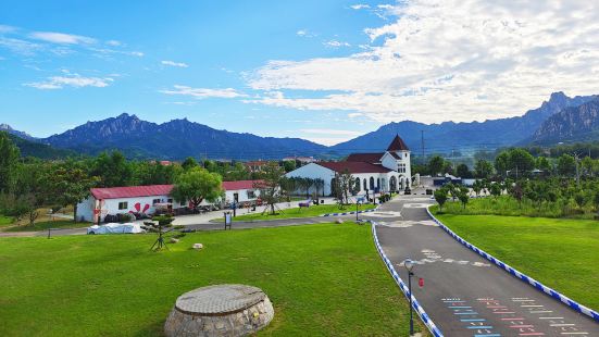 Zhonglian Sun Flower Resort (Laoshan Scenic Area)