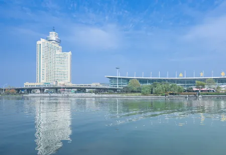Shuguang International Hotel Отели рядом с достопримечательностью «Nanjing Hongshan Forest Zoo»
