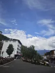 Baoxing Guiyuan Mountain Residence Hotel - parking