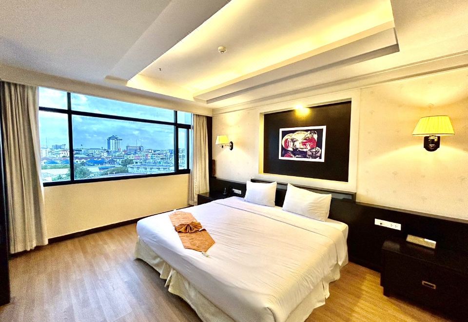 4. Grand Ph..