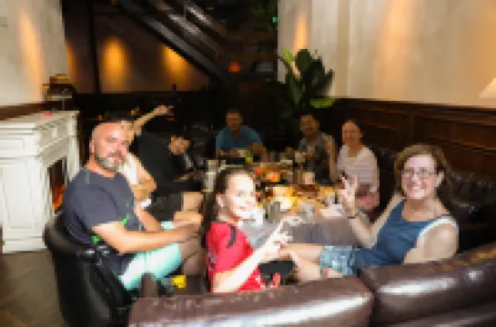 SONDERIA_Lazybones Hostel&Bar