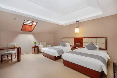 Longlin Shanju Holiday Hotel Deluxe Room (2 Beds)