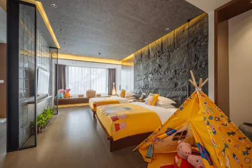 Floral Hotel · Huoshan Daijian Yinshe Hotel (Nanyueshan Scenic Area) - parcheggio