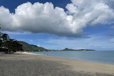 Sea Breeze Bungalow Отели рядом с достопримечательностью «Wat Sila Ngu Temple»