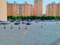 OrangeriePremium Hotel (Dalian Changxing Island Santang Commercial Street) - Parkplatz