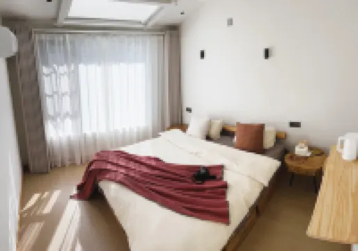 Bingka Xiaozhan Light Luxury Homestay (Dali Ancient City Branch)