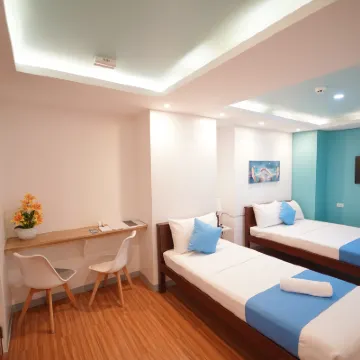 Arzo Hotel Premier Hotels near Magallanes Station