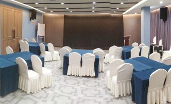 Qiqi l Hotel(Xuchang Railway Station Caowei Ancient City Store)