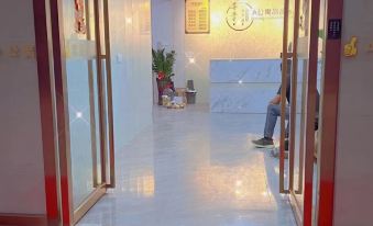 A Apartment (Huizhou Boluo Shiwan Branch)
