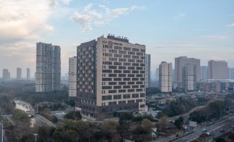 Yancheng Baolong Yiyue Select Hotel