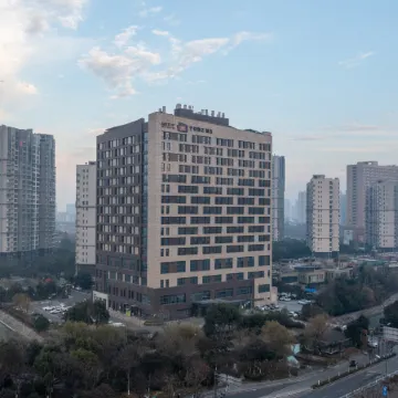 Yancheng Baolong Yiyue Select Hotel