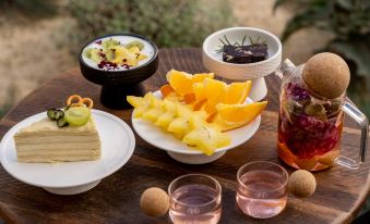 Dali Mountainside Hotel