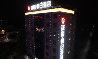 Longyue Holiday Hotel (Wengyuan Economic Development Zone)