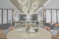 차팅 홀리데이 호텔