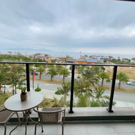 Poly Jinluwan Natural Seaview Apartment