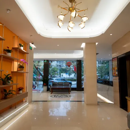 Kana Business Hotel (Zhanjiang Haitian Park Yingzhan Holiday Plaza)
