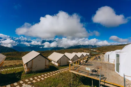 Asbestos Wanggangping Laiye Camp Отели рядом с достопримечательностью «Caoke Tibetan Township»