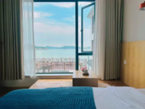 Flower on the pool Holiday Homestay