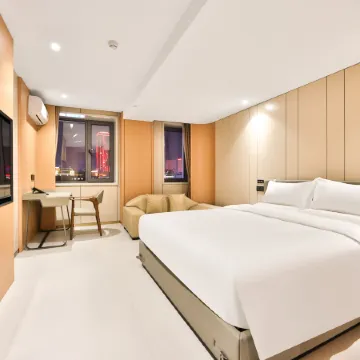Yilong Hotel (Jilin Railway Station Fortune Plaza)