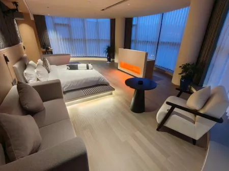 The Garston Hotel Отели рядом с достопримечательностью «Red Army Long Memorial Hall»