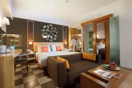 THE 1O1 Yogyakarta Tugu Отели рядом с достопримечательностью «Tugu Yogyakarta Monument»