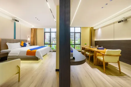 Qingningsu Hotel (Jieyang Guangbai Plaza) Отели рядом с достопримечательностью «Jieyang Rongjiang West Lake»