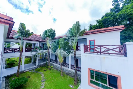 Wuzhishan Yatai Rainforest Resort Hotel Отели рядом с достопримечательностью «Tropic Rain Forest Scenery Spot of Five Finger Mountain»