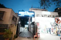 Hotel Kings Palace Hotels in Khar