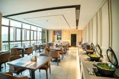 Yitel Hotel (Shanghai Hongqiao Airport Hongmei Road Subway Station Branch) Отели рядом с достопримечательностью «Shanghai Harbor Longwu Harbor Company Wharf»