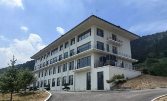LUQUAN MOUNTAIN HOSTEL