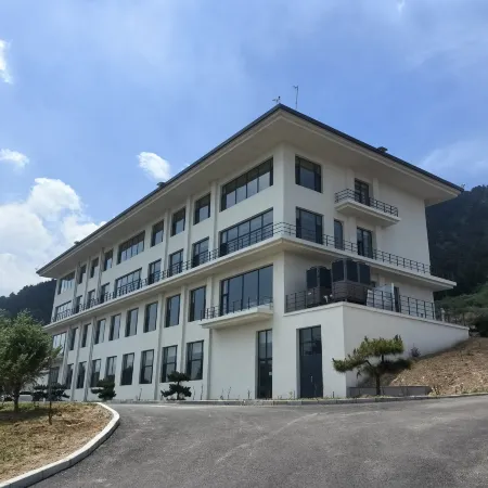 LUQUAN MOUNTAIN HOSTEL