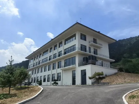 LUQUAN MOUNTAIN HOSTEL Отели в г. Шоуян