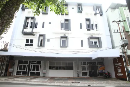 Istanaku Hotel Manado Отели в г. Манадо