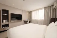 HanTing Hotel (Shanghai Pudong Avenue Deping Road) فنادق في شنغهاي