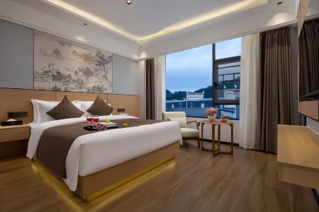 Feng Huang Mingdu Hotel (Feng Huang Ancient Town, Nan Hua Li Tourist Centre Branch)