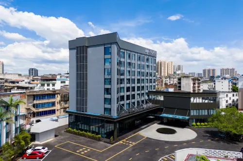 Dragon Ease Hotel Luzhai Square Branch - parking